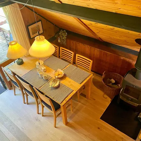 70s-style Summer House Near *