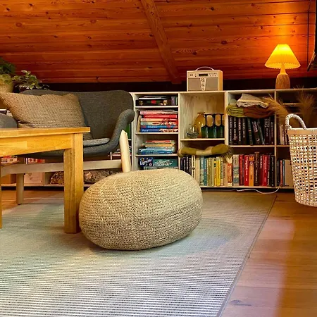 70s-style Summer House Near *