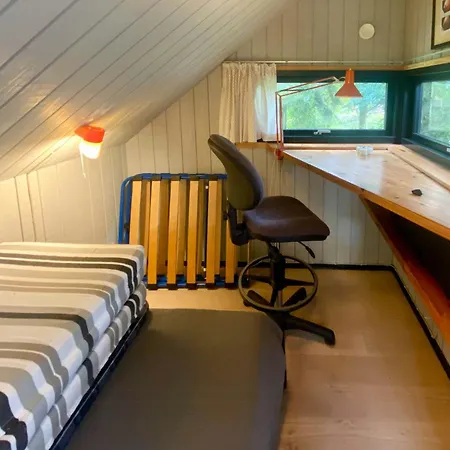 70s-style Summer House Near *