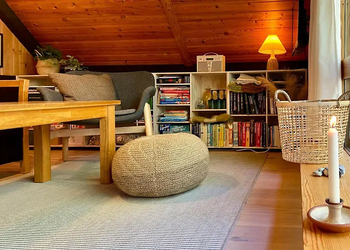 70s-style Summer House Near *